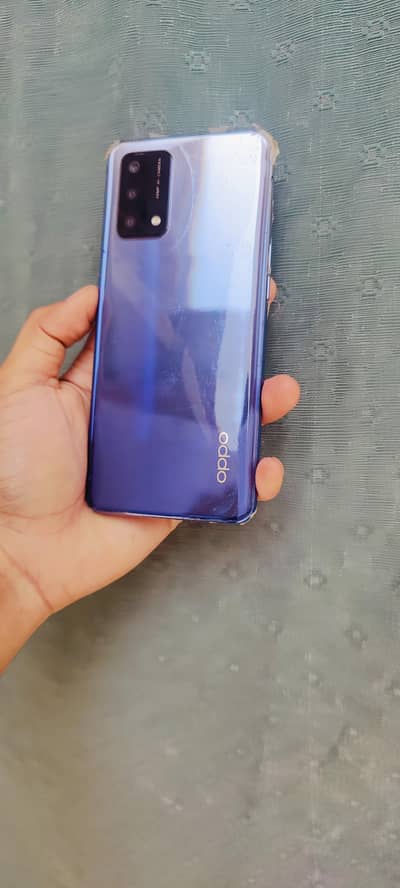 Oppo F19 phone and box