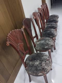 6 chairs are available in good conditions