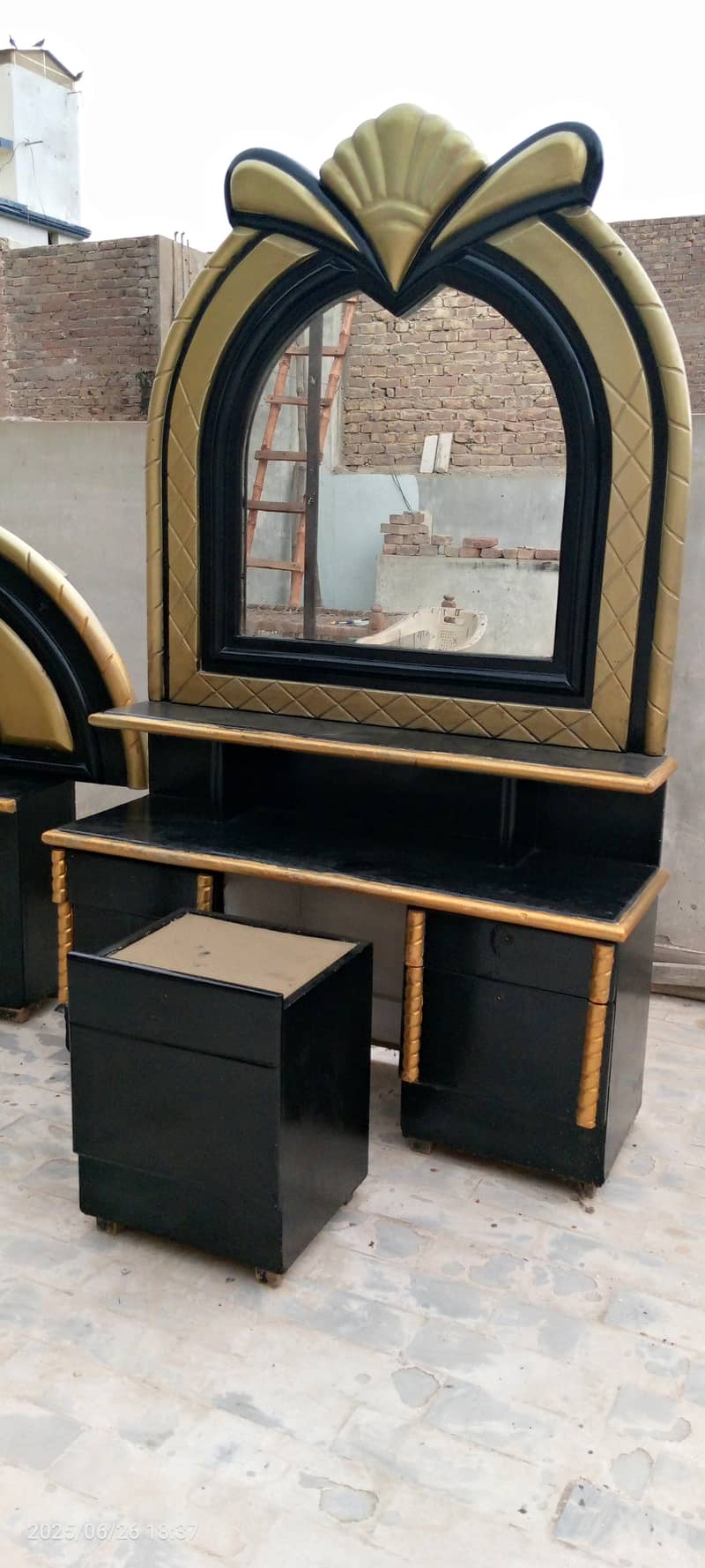 Double bed and Dressing table . 5