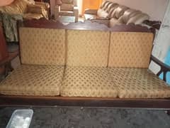 wooden sofa 10/9 condition argent sale
