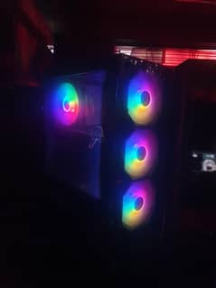 Gaming pc is i7 4790 /8gb /128sdd/500gb /and 2gb 256bits card