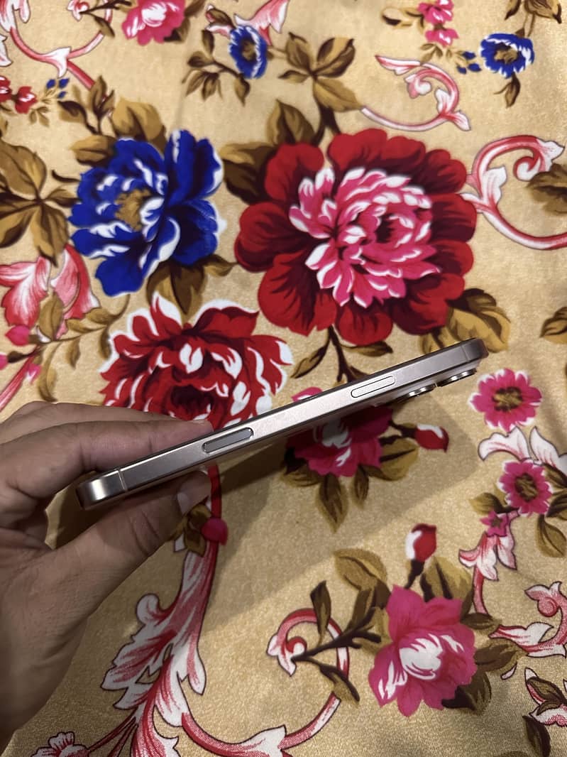 Iphone 16 pro max with complete box only 37 cycle 1