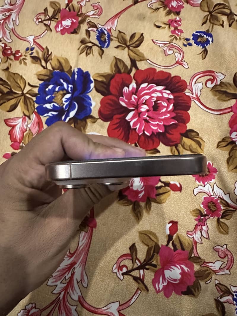 Iphone 16 pro max with complete box only 37 cycle 3