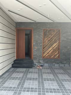 10 MARLA NEW HOUSE AVAILABLE FOR RENT
