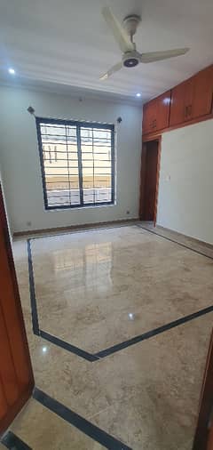 House For Sale In G-13 (4 Marla)