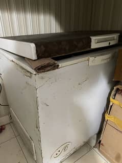 Waves deep freezer
