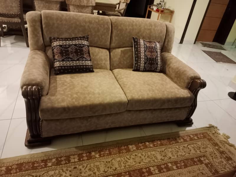7 seater sofa with center table n 2 side tables 3