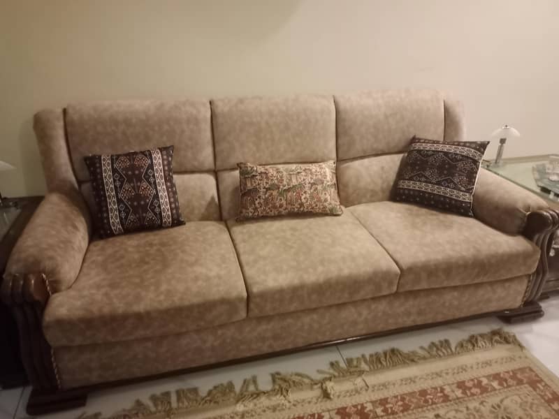 7 seater sofa with center table n 2 side tables 5