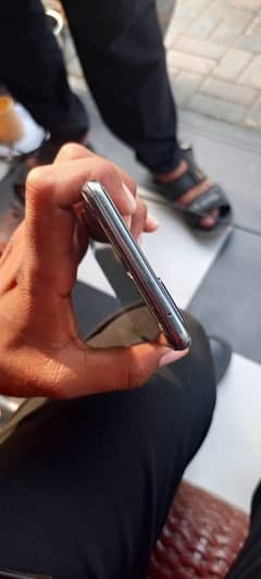 bhot acha Mobil hai Sab Kuch syt hai box