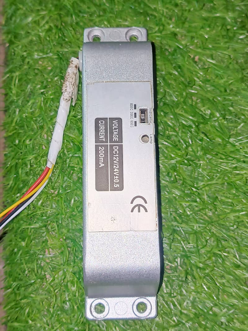 lock fingerprint and keypad access control device. 5