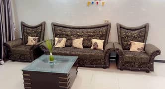 5 seater sofa brand new slightly used