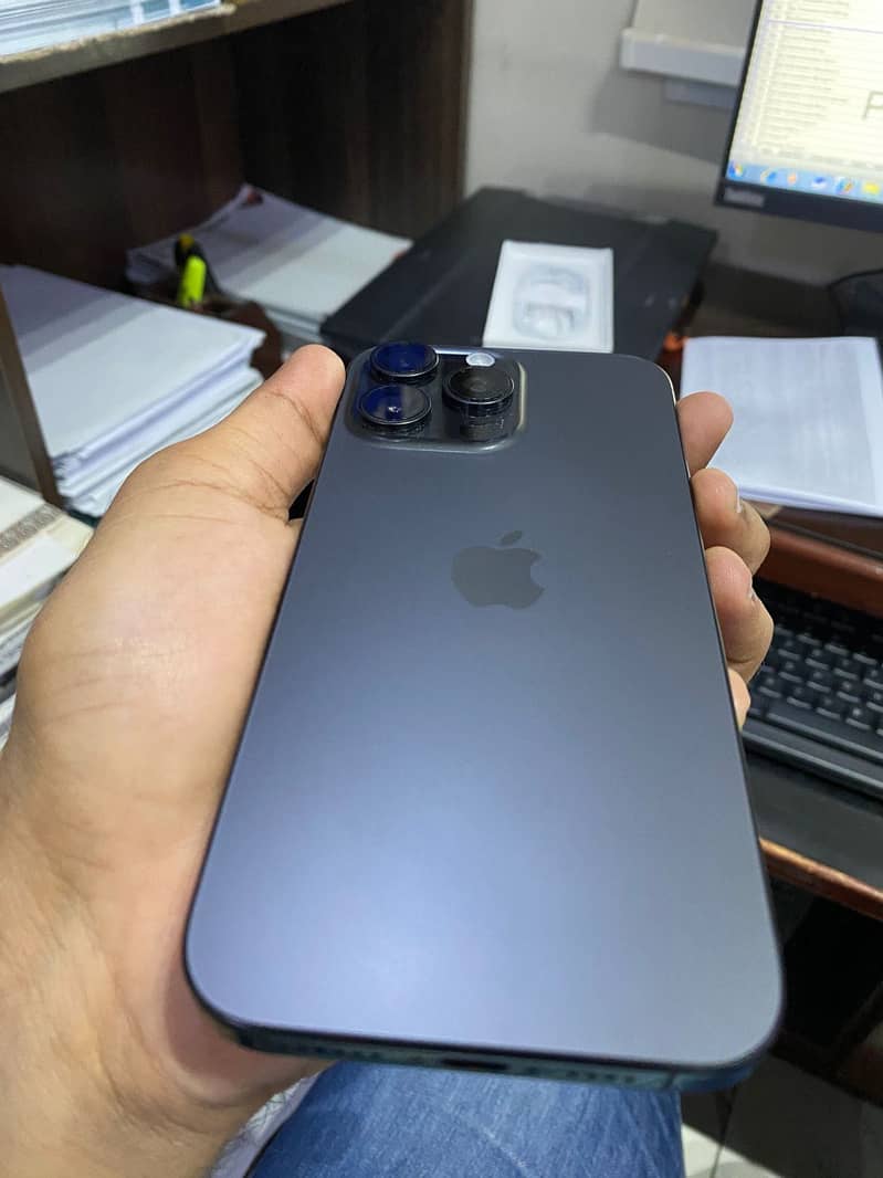 iPhone 16 pro max 3 cycle count jv 10 days used only 5