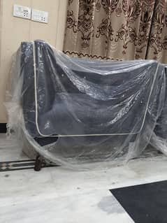 5 seater soffa set brand new not used shadi ma bhi dia ja skta (call)