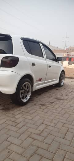 Toyota Vitz 2000