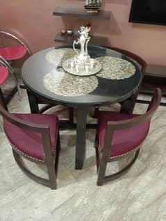 circular dining table