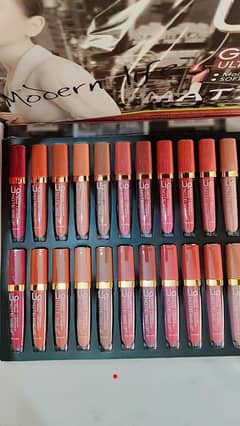 Make up kit all types available
