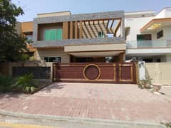 INVESTOR PRICE 10 MARLA BEAUTIFUL HOUSE FOR SALE IN BLOCK E