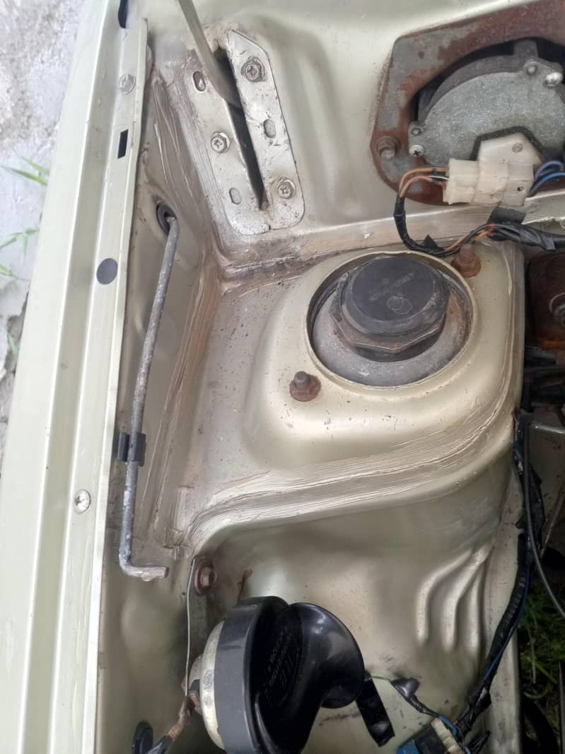Mehran VXR 2004  Lahore number 8