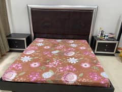 Queen size elegant bed along with 2 spacious side tables