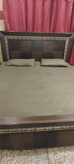King Bed with Matress in fresh condition.