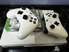 Xbox One S - 512gb with 2 original Controllers