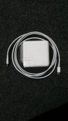 Apple Charger 96 w plus cable