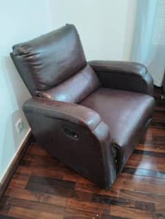 2 Recliner Single-Seater Sofas – Super comfortable, smooth reclining