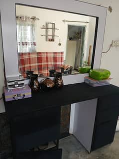 Dressing & drawers condition 10/9