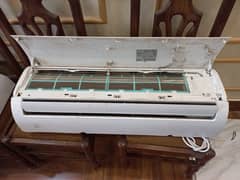 Dawlance AC 1.5 ton  slightly useed for 6 month