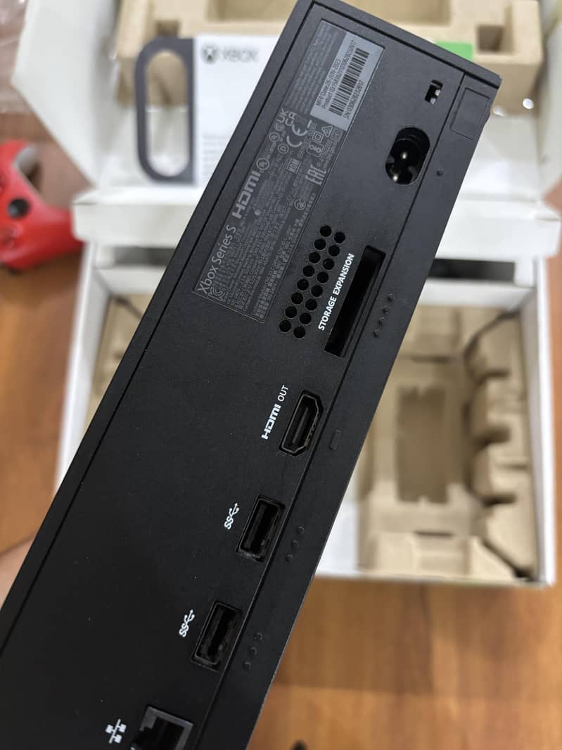 XBOX SERIES S 1TB SLIGHTLY USED CONTROLLER IS NEW AND 1 MONTH GAMEPASS 5