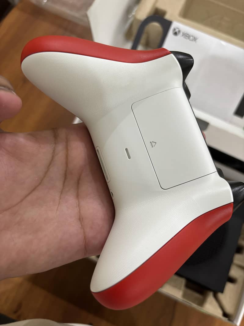 XBOX SERIES S 1TB SLIGHTLY USED CONTROLLER IS NEW AND 1 MONTH GAMEPASS 8