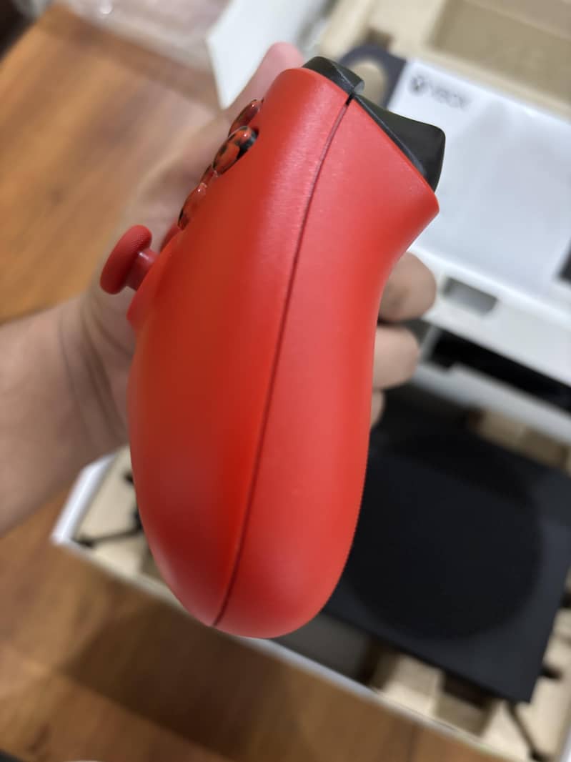 XBOX SERIES S 1TB SLIGHTLY USED CONTROLLER IS NEW AND 1 MONTH GAMEPASS 10