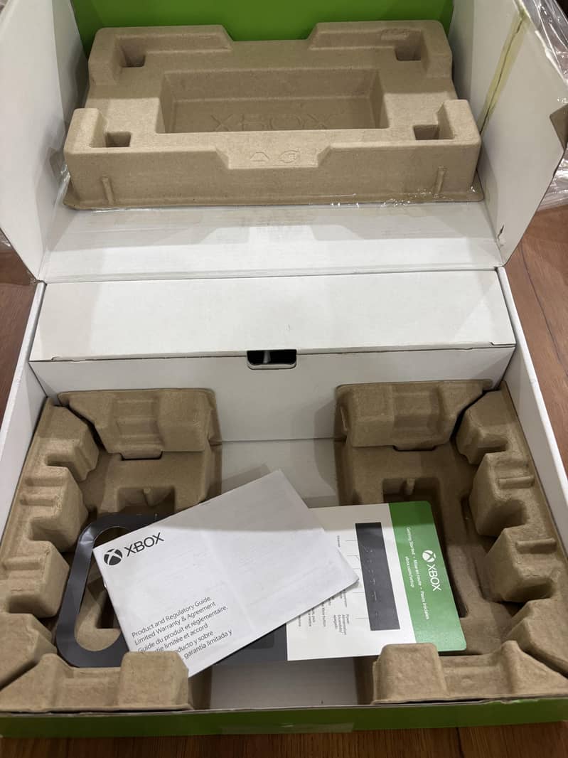XBOX SERIES S 1TB SLIGHTLY USED CONTROLLER IS NEW AND 1 MONTH GAMEPASS 14