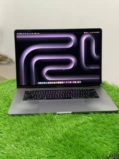 Apple MacBook pro 2018 core i9 10/10 condition  like brand new