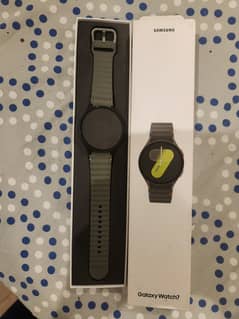 Samsung galaxy watch 7 44 mm box open
