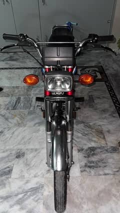 125 2024 Red 2400 km