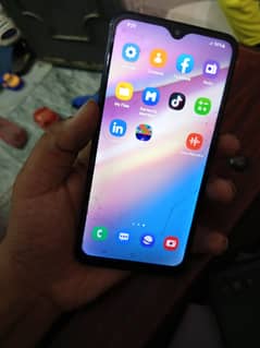 Samsung a10s chlny me blkul thek box charger sath 0312_1483175 wtsp