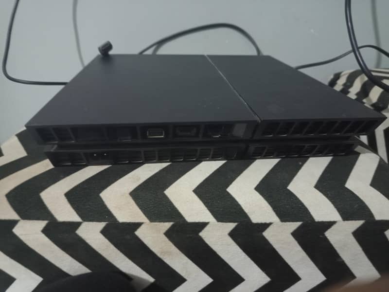 PS4 with 2 controllers 1