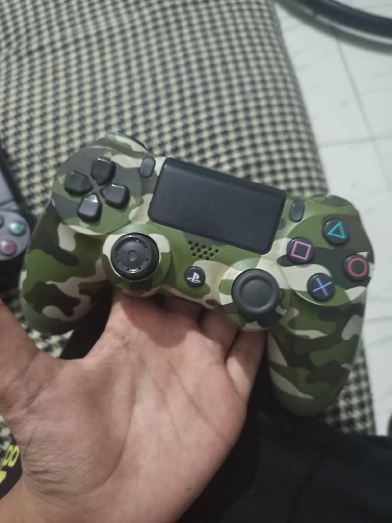 PS4 with 2 controllers 2