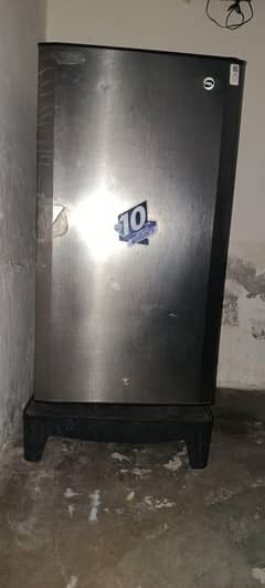 pel room size fridge