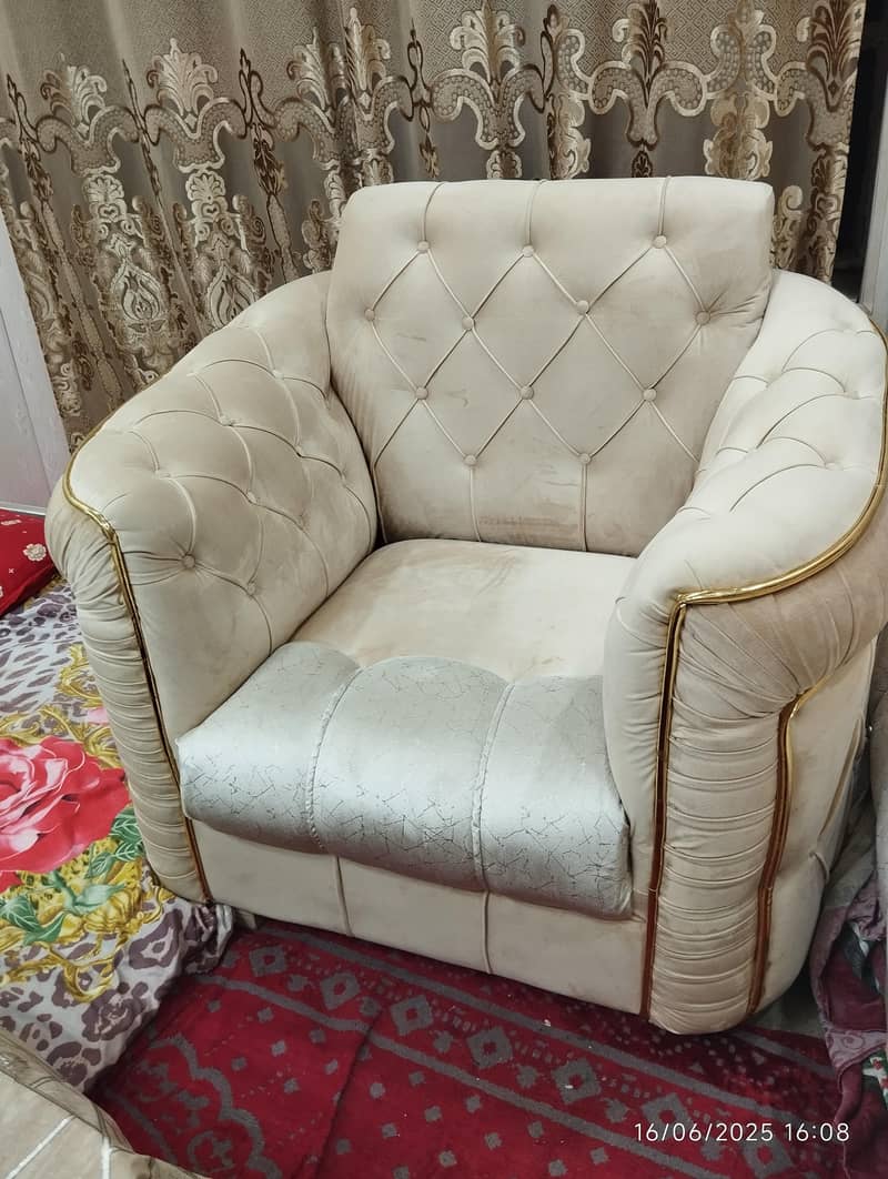 sofa set used for only 2months 10/10 condition 0