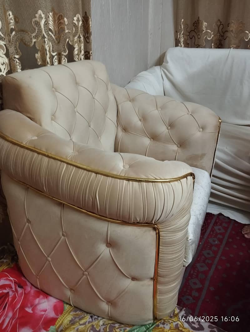 sofa set used for only 2months 10/10 condition 4