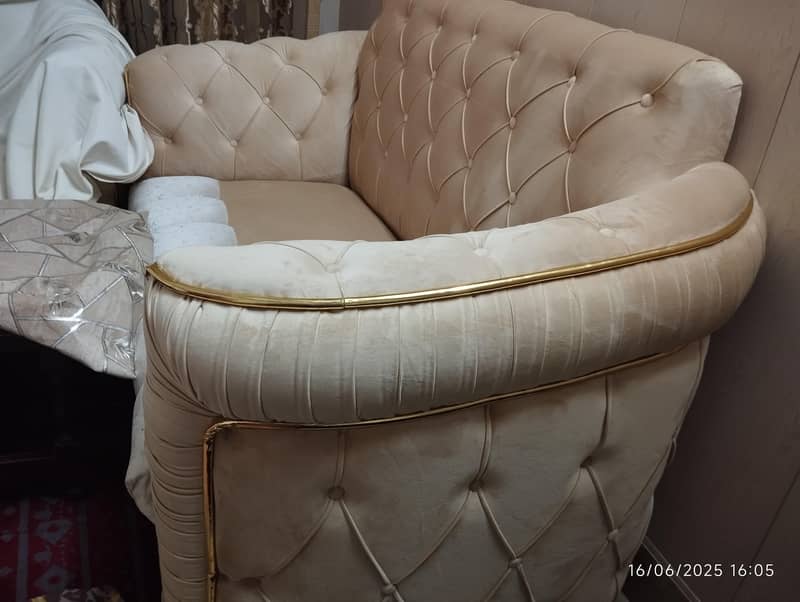 sofa set used for only 2months 10/10 condition 5