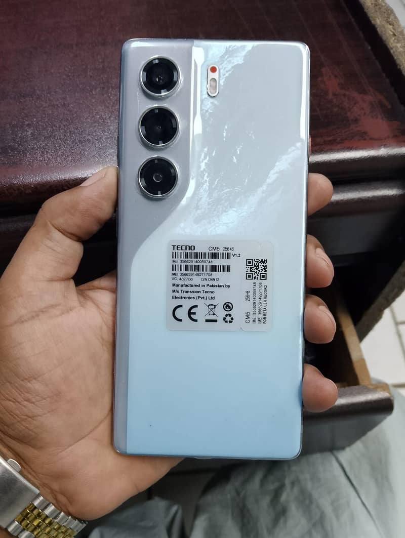 my phone 10/10 condition 11 manth warnty box with chargar 0