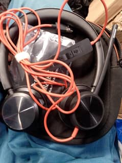 8228 Headphone 10 by 10