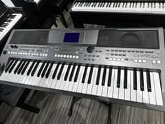 Yamaha PSRS670 in great condition with original supply and new bag