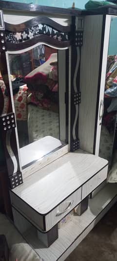 Room Furniture Set full Fresh 10/10 Condition