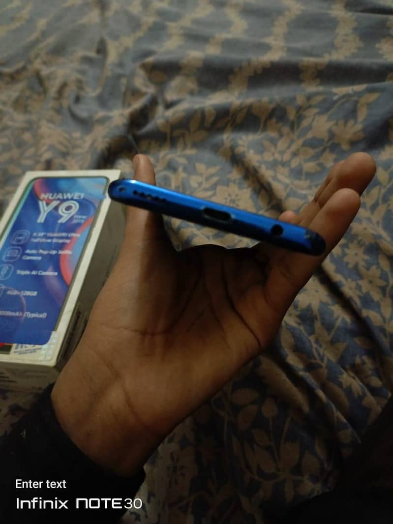 Huawei y9 prime with box in very good condition 4