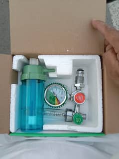 Oxygen cylinder regulator