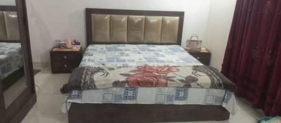 bed room set almost new